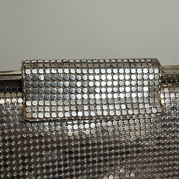 Whiting and Davis vintage mesh clutch bag evening clasp closure silver toned - Picture 9 of 13